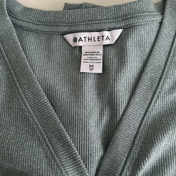 NWT Athleta Uptempo Ribbed Henley Top XS Minimalistic Grey - Picture 11 of 15